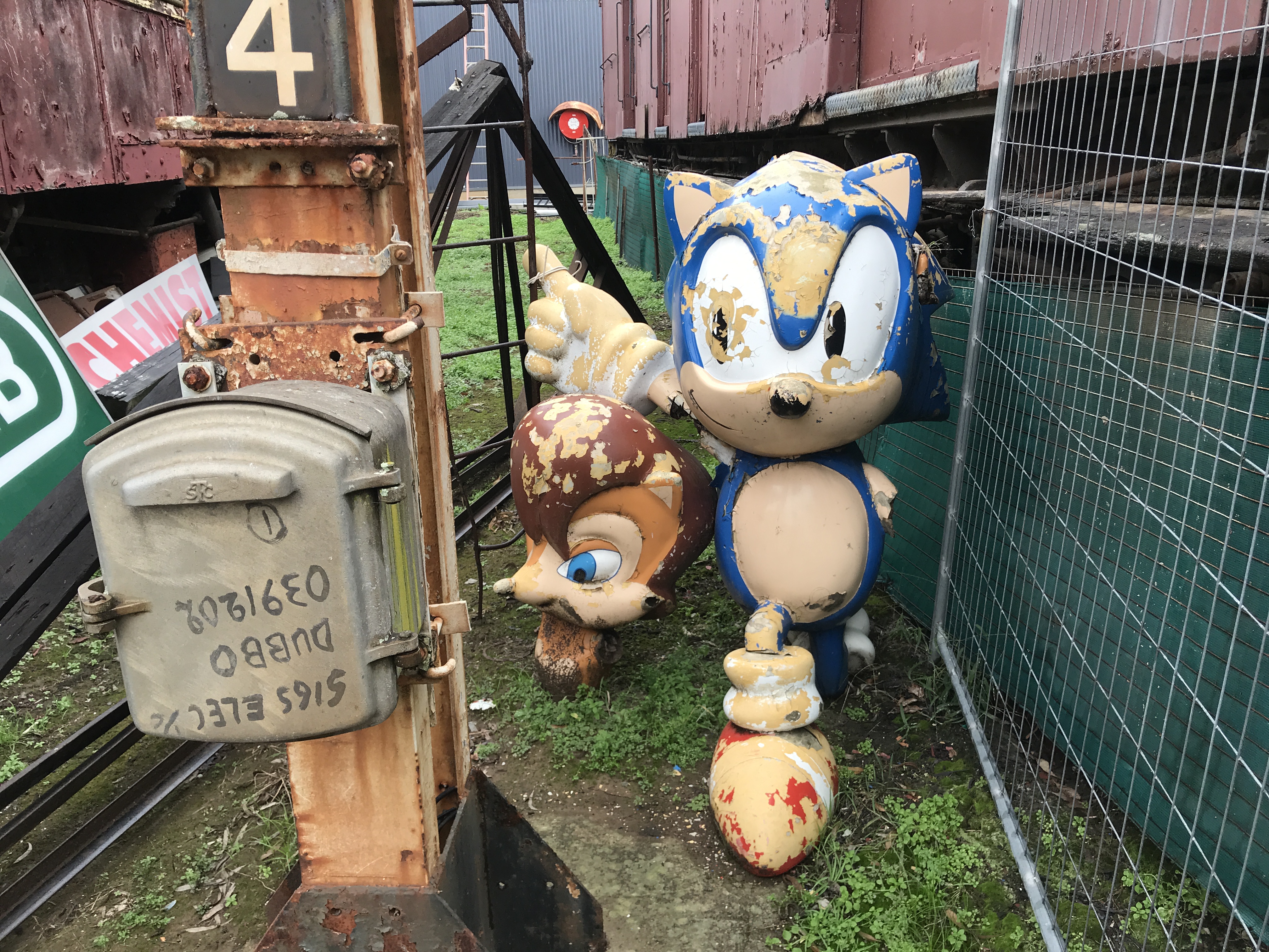 Featured image of post Sonic And Sally Statue