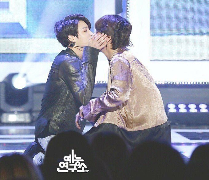 Featured image of post Taekook Wallpaper Kiss